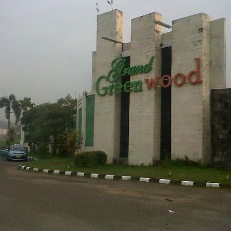 Wening Griya Guest House Jatingaleh Exterior foto